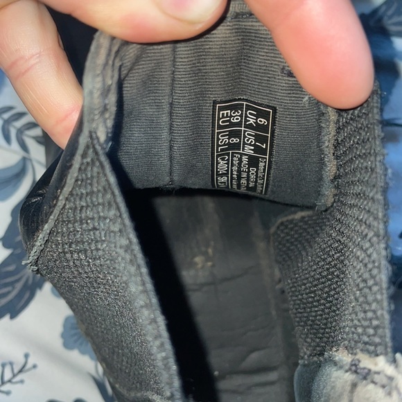 Like new unisex Doc Marten Chelsea boot - Picture 3 of 3